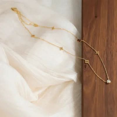 Carrie Clover Necklace - AYUNA