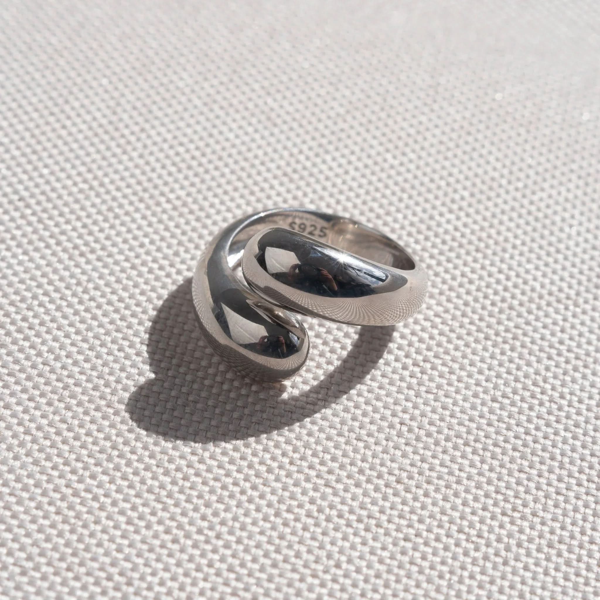 Embrace Ring - AYUNA