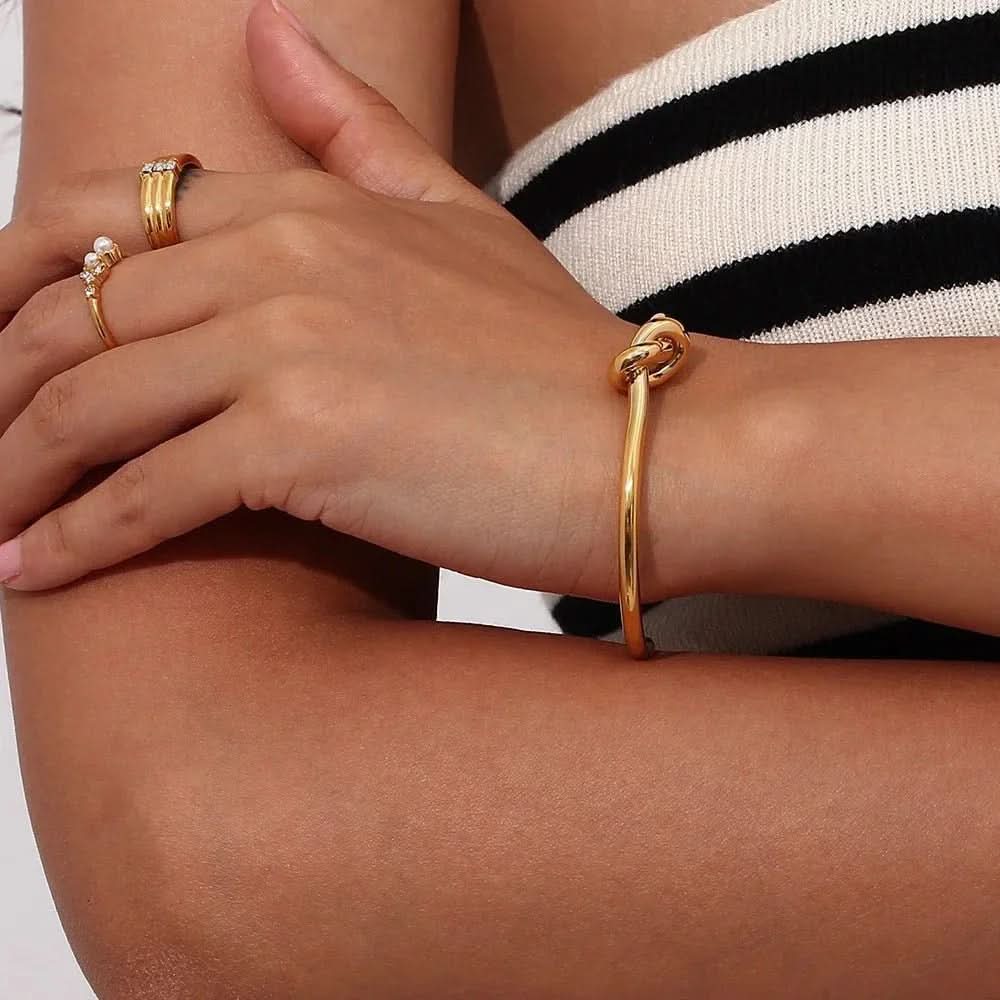 Knot Bangle - AYUNA