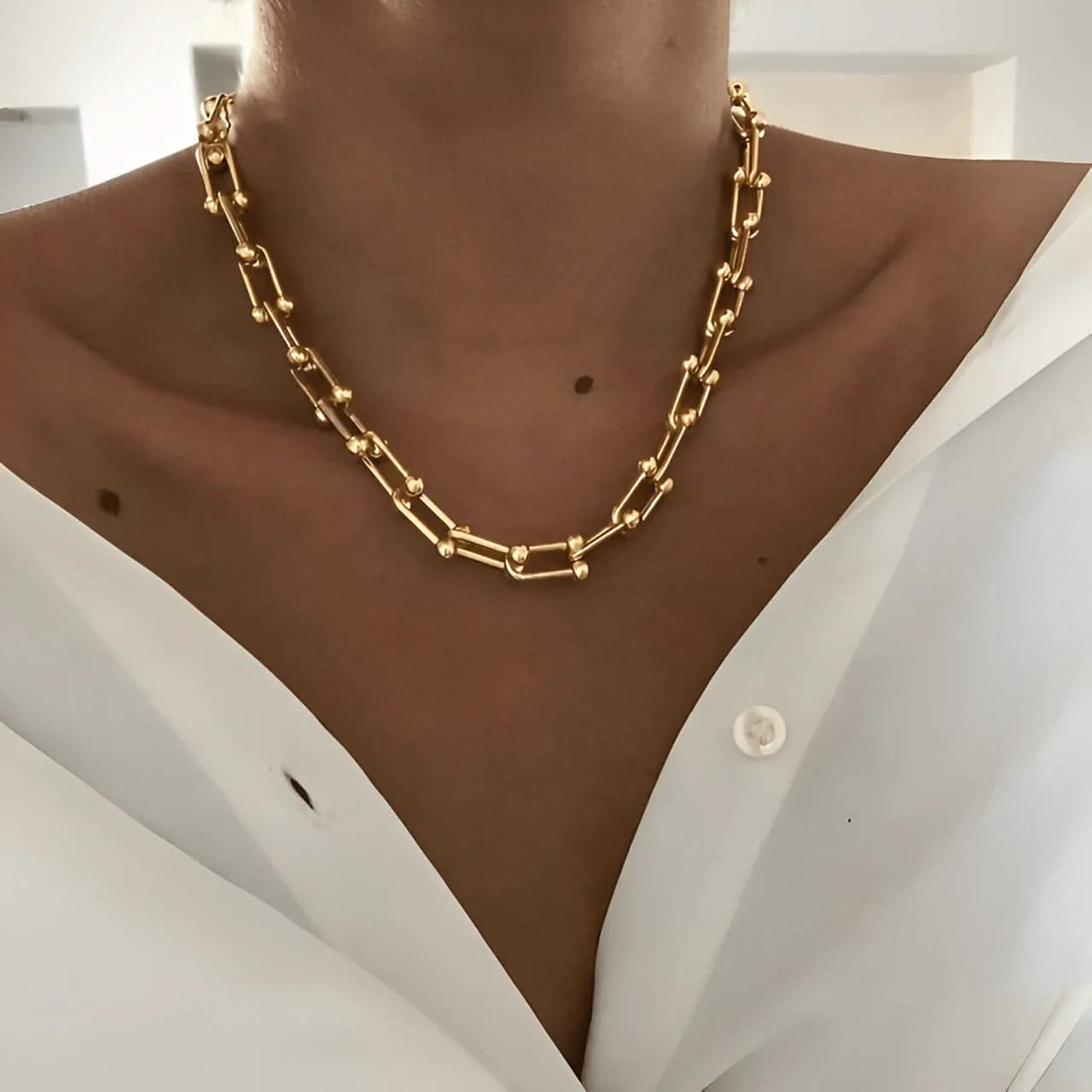 U - Shape Horse Shoe Chain - AYUNA