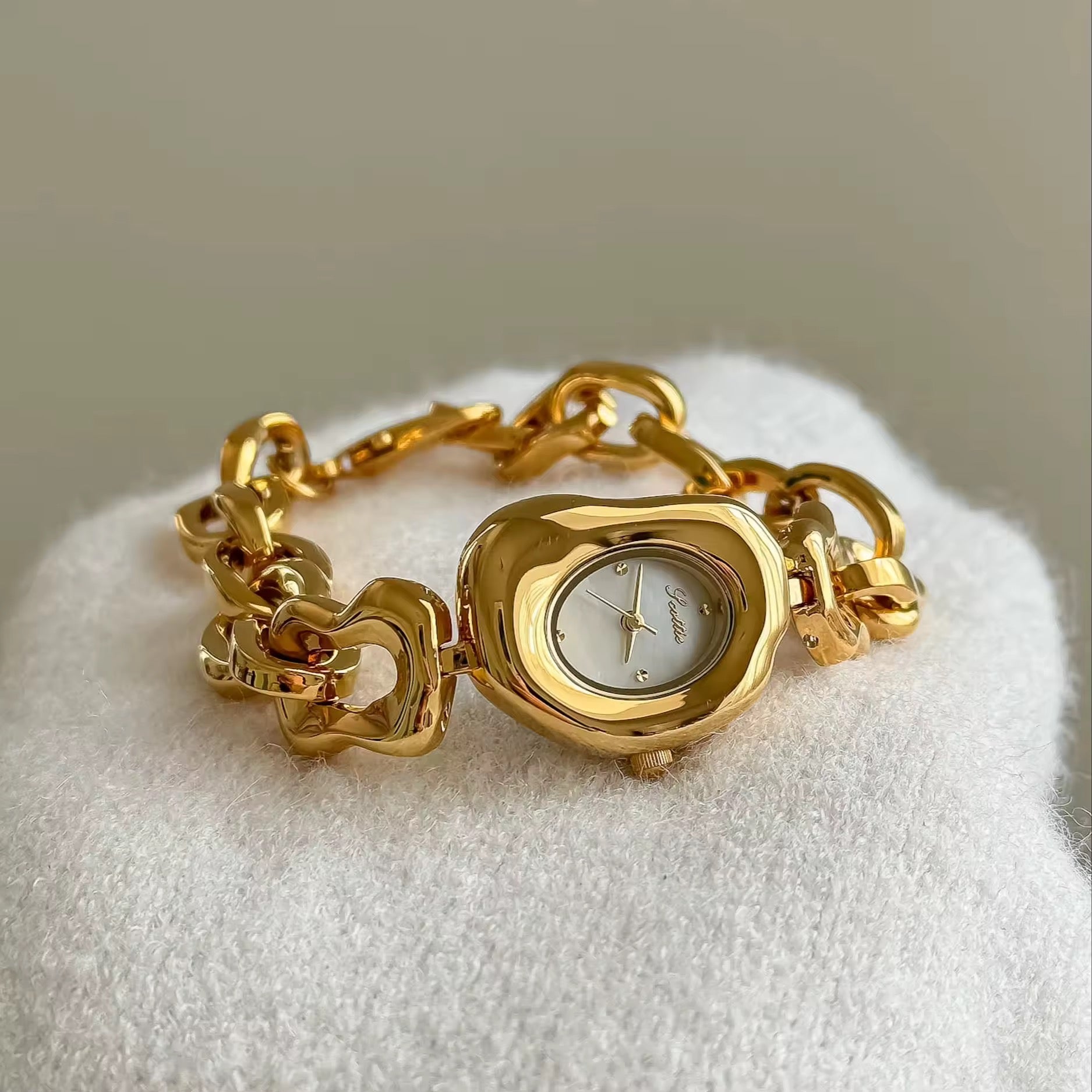 Artwork Vintage Watch - Aesthetic Watch