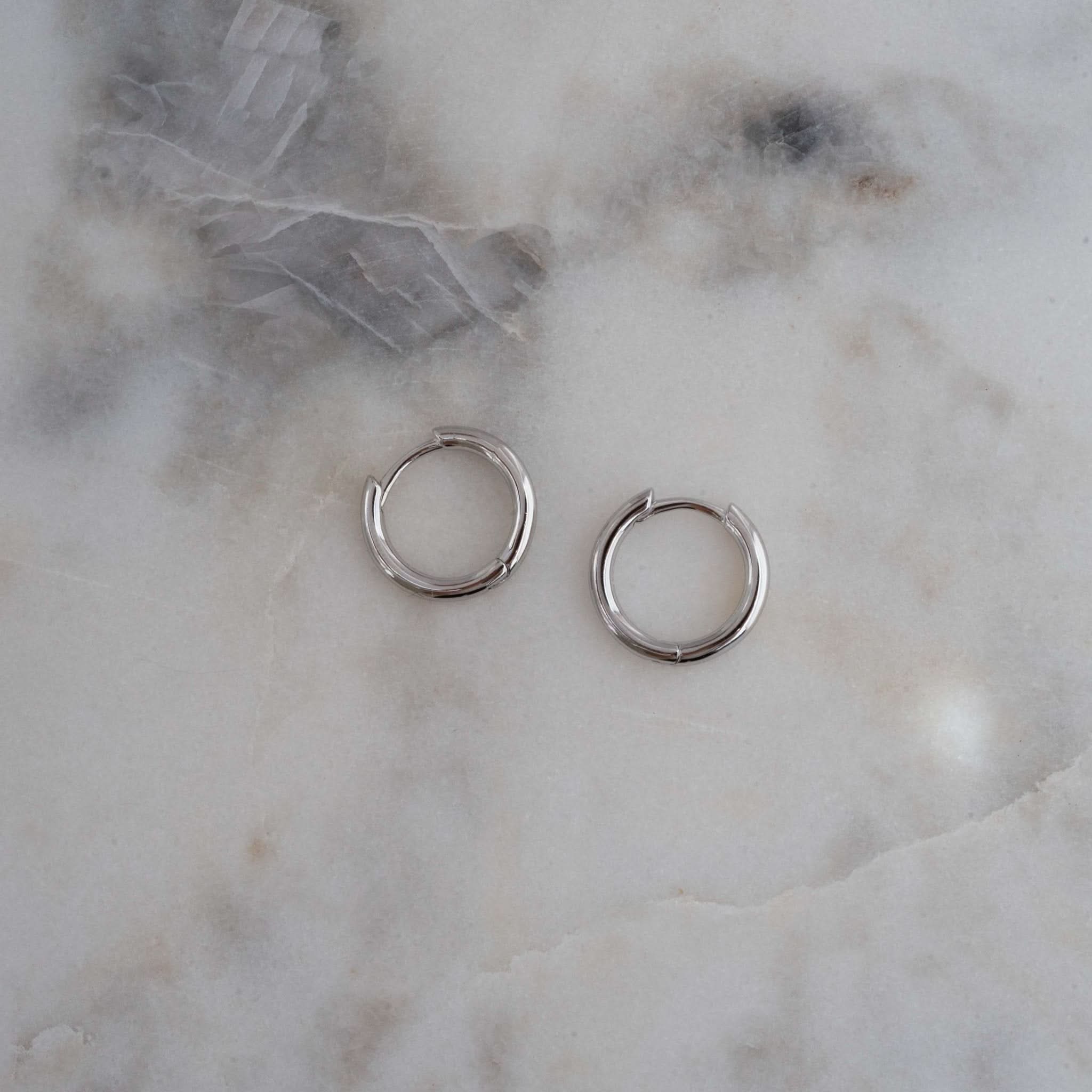 Minimalist Small Hoop Earrings - AYUNA